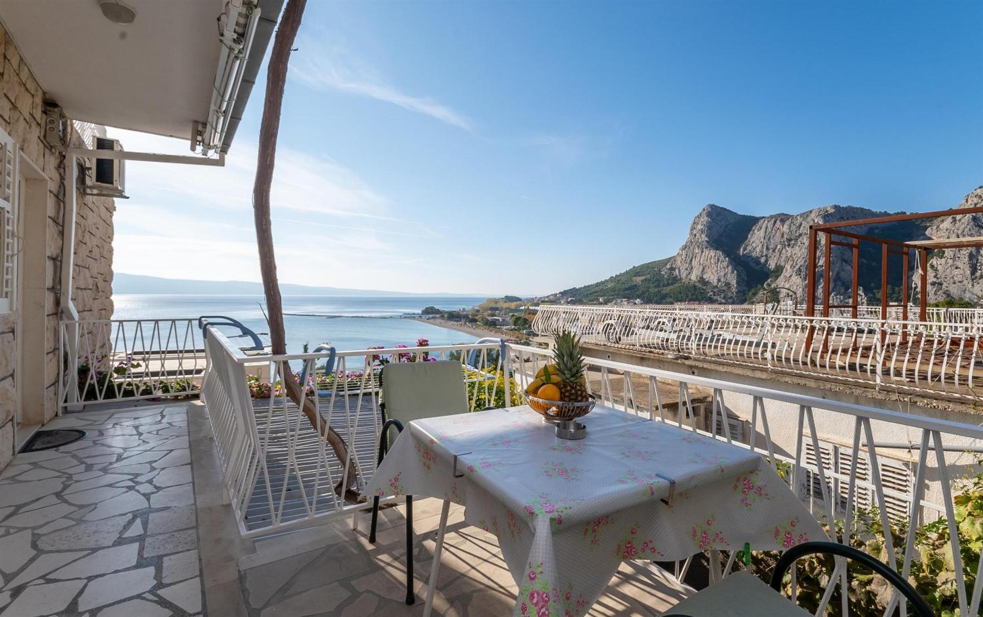 Apartments Ivan - With Parking Omiš Esterno foto