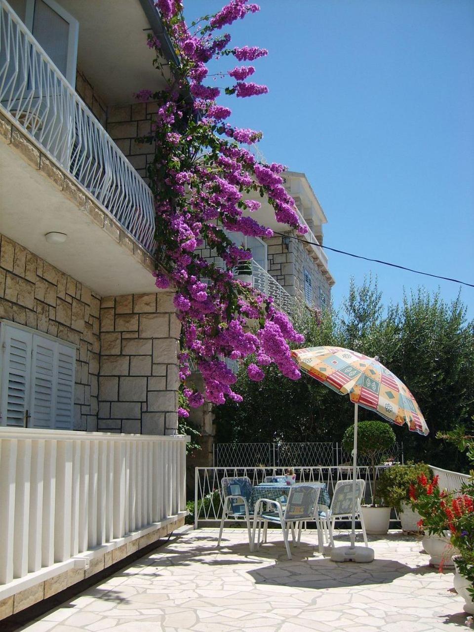 Apartments Ivan - With Parking Omiš Esterno foto