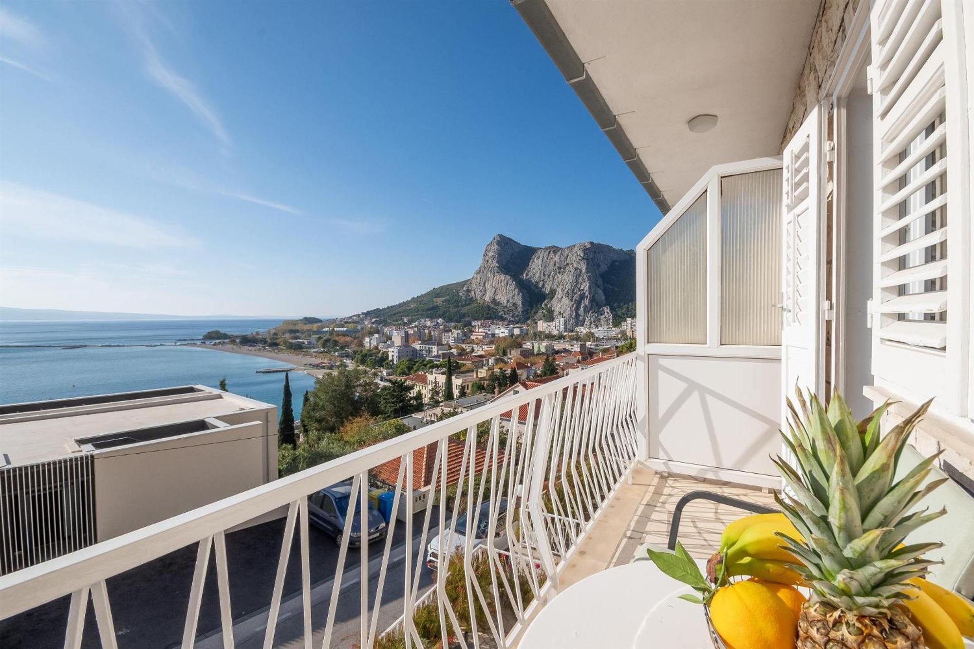 Apartments Ivan - With Parking Omiš Esterno foto